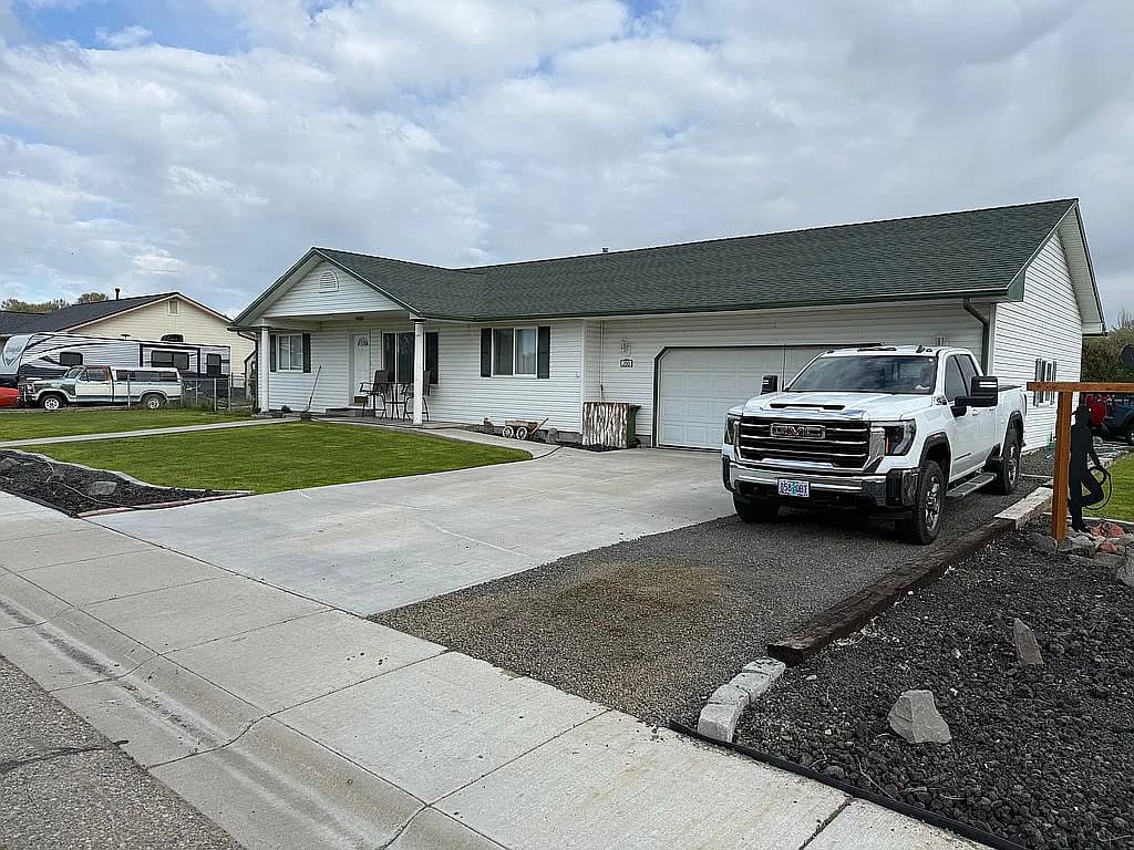200 Eagle St — exterior photo