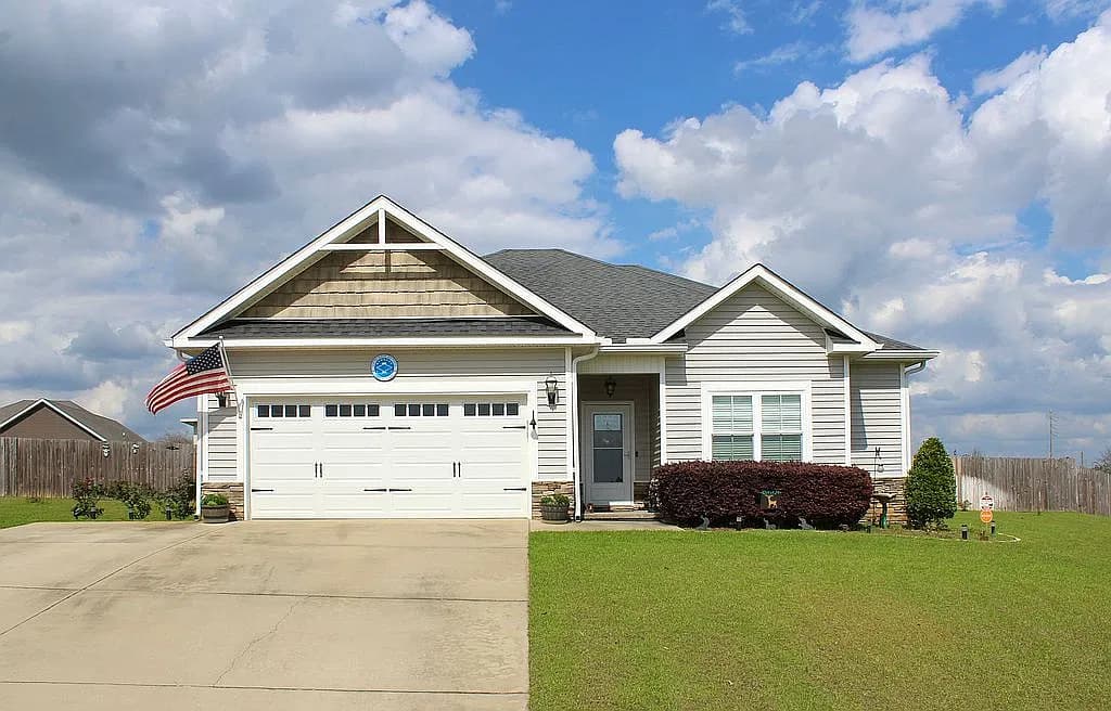 61 Lawrence Dr — exterior photo