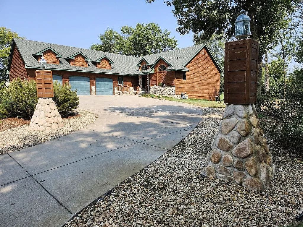 527 138th Ln NE — exterior photo