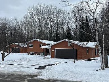 321 Shorewood Dr — exterior photo