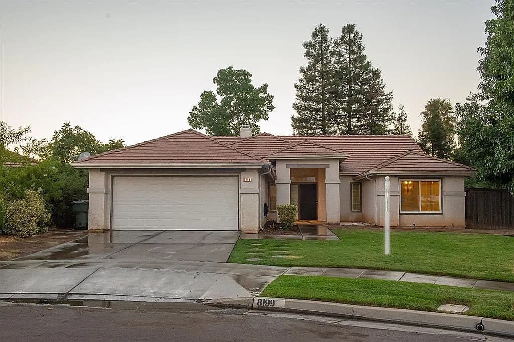 8199 N 6th St — exterior photo