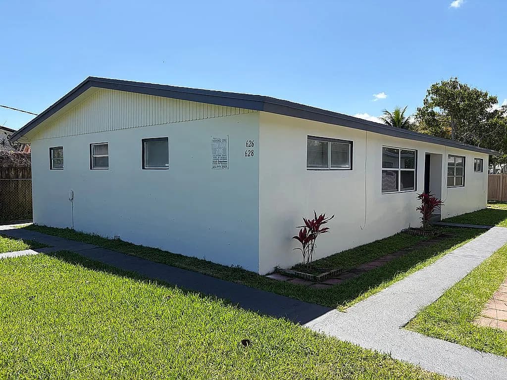 626 SW 4th Ave #1-2 — exterior photo