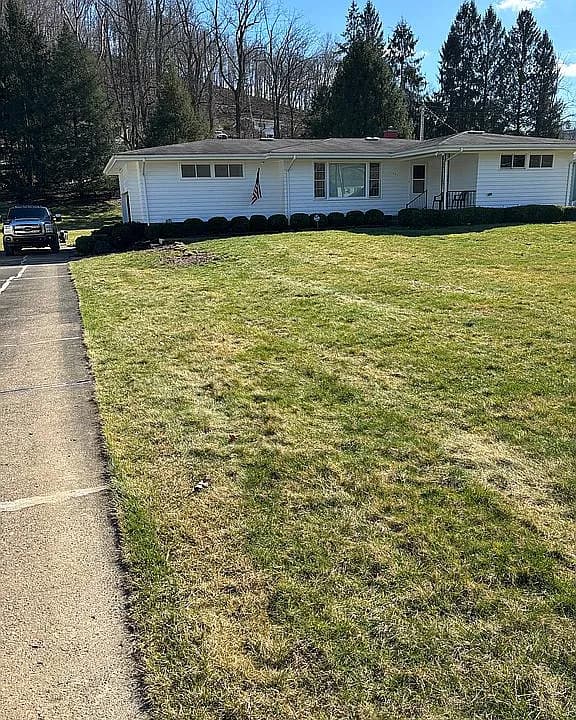 421 Winter Ave — exterior photo