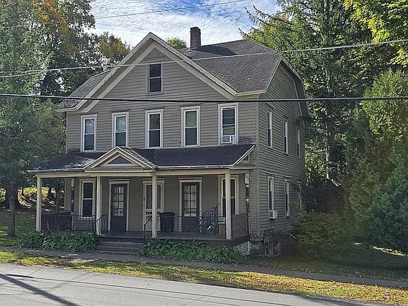 9539 Main St — exterior photo