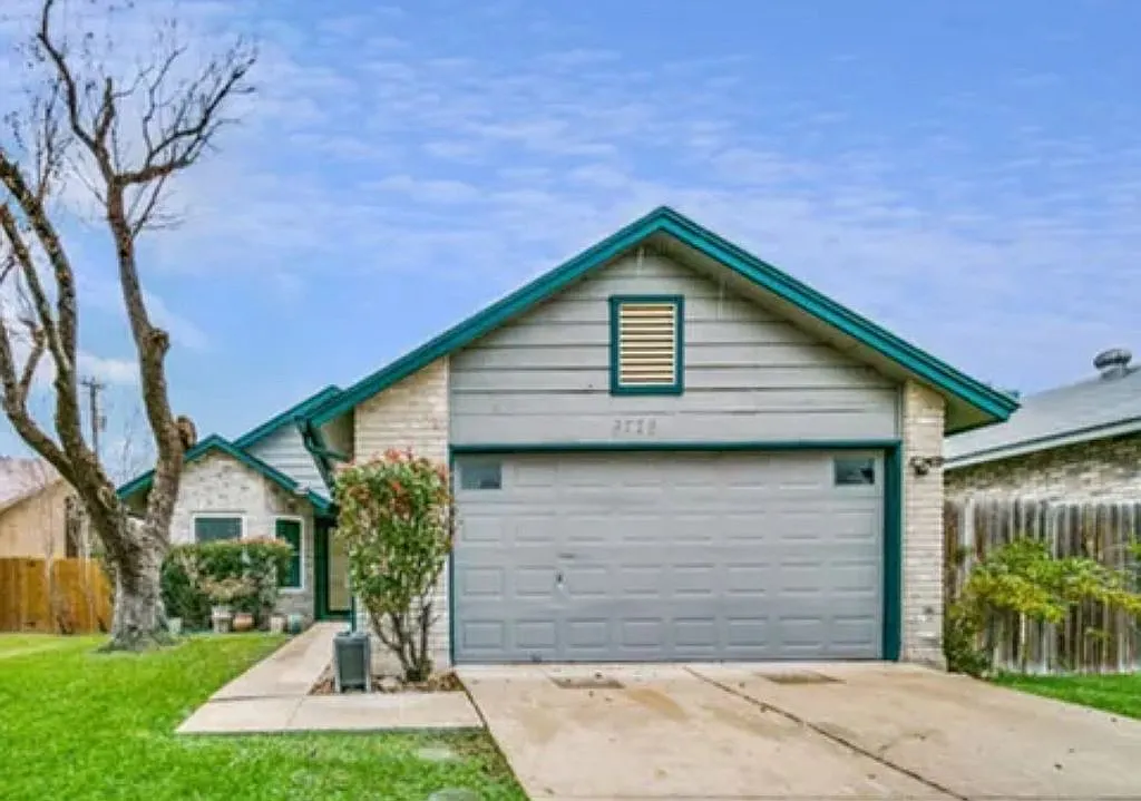 5775 Larkdale Dr — exterior photo