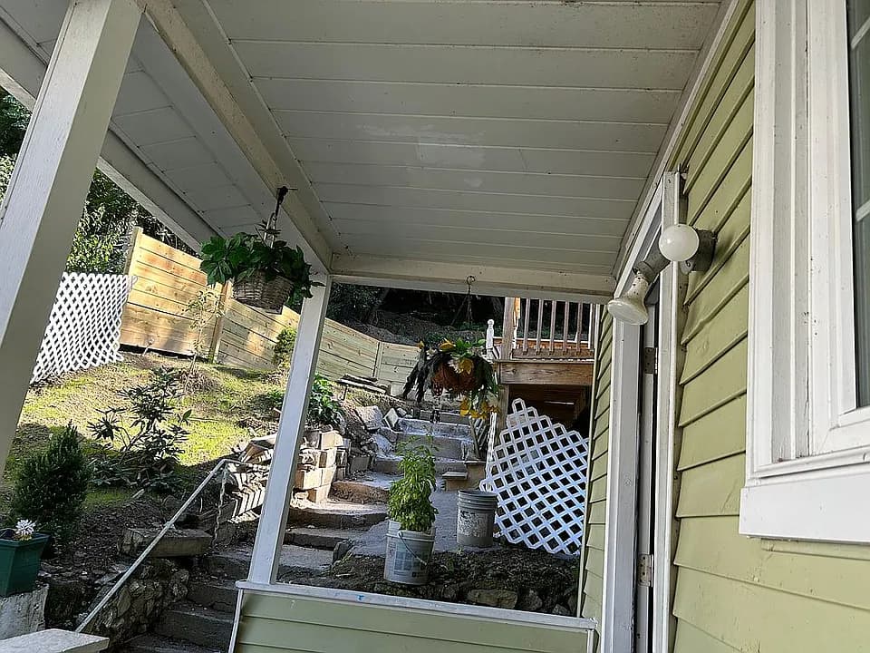 51 Newport St — exterior photo