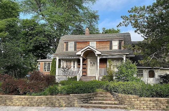 32 Jackson Rd — exterior photo