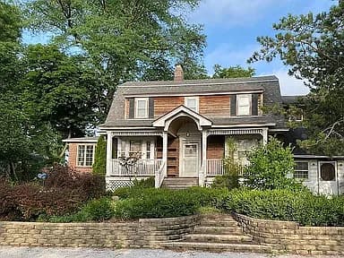 32 Jackson Rd — exterior photo