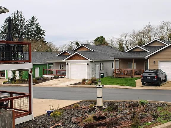 705 Vine Maple Ln — exterior photo
