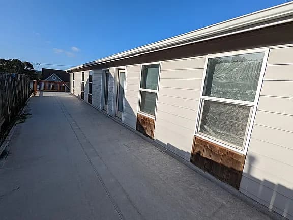 1435 NE 12th St — exterior photo