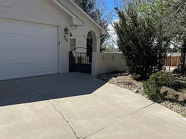 719 Ardath Ln — exterior photo