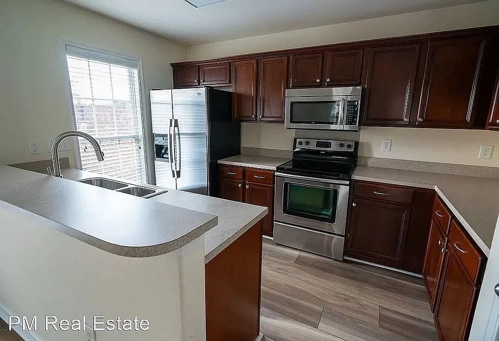 156 Pinewood Ln Unit 103 — exterior photo
