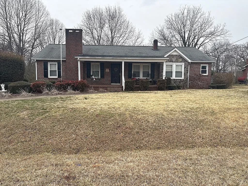 907 Sparta Rd — exterior photo