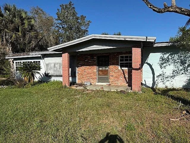 555 Lake Dr — exterior photo