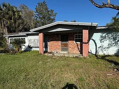 555 Lake Dr — exterior photo