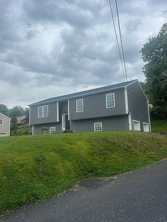 30 Lillian Ave — exterior photo