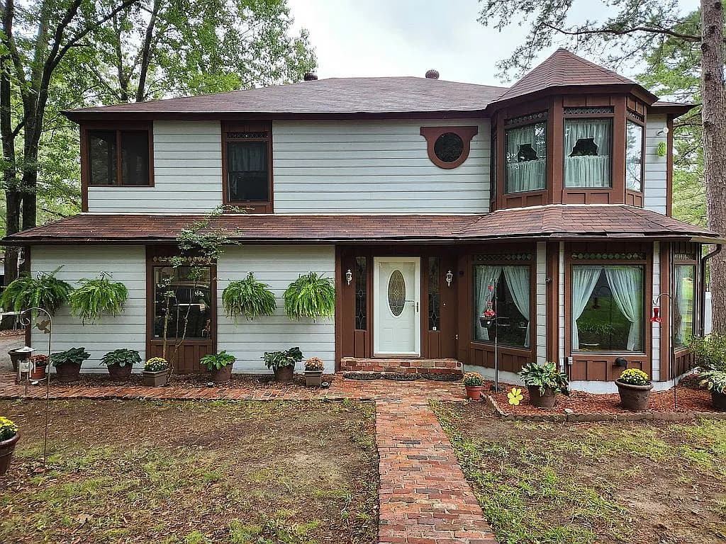 122 N Woodland Dr — exterior photo