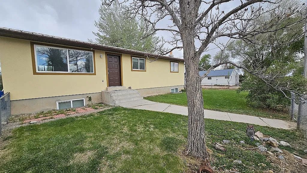 377 S 400 W — exterior photo