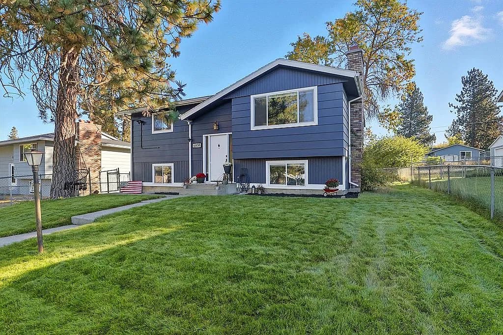 6808 N Calispel St — exterior photo