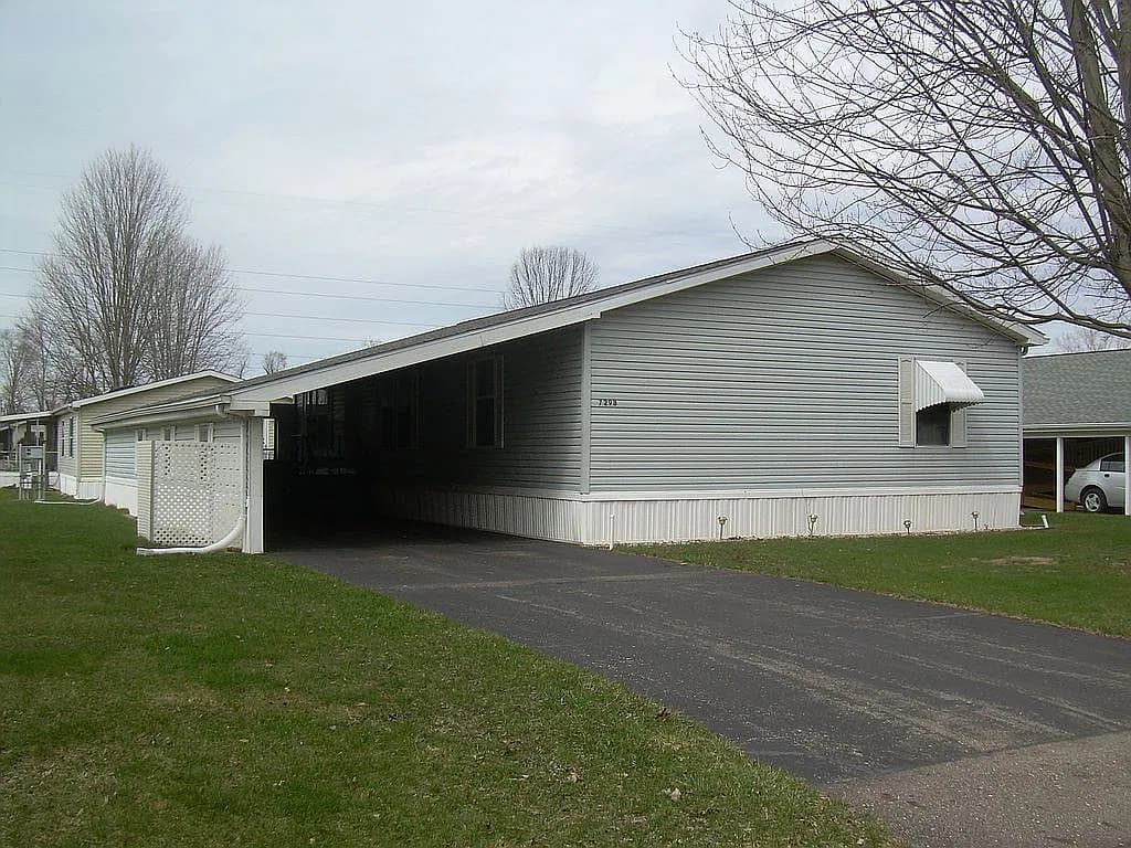 7298 Oak Brook Cir — exterior photo