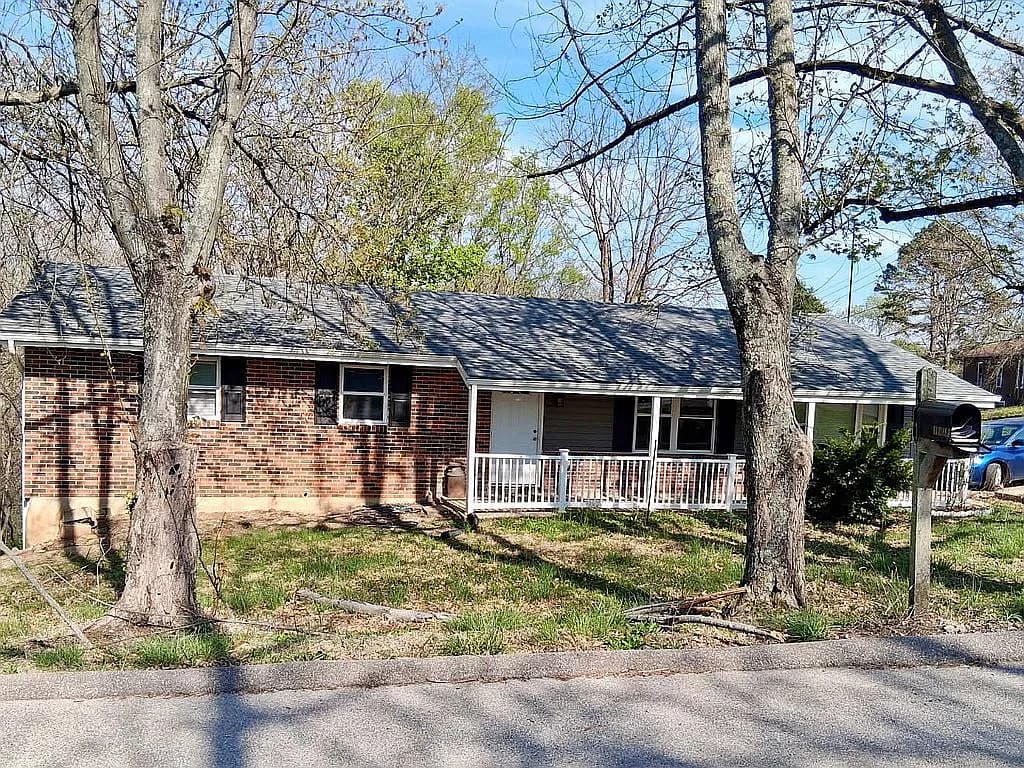 3850 Gail Dr — exterior photo