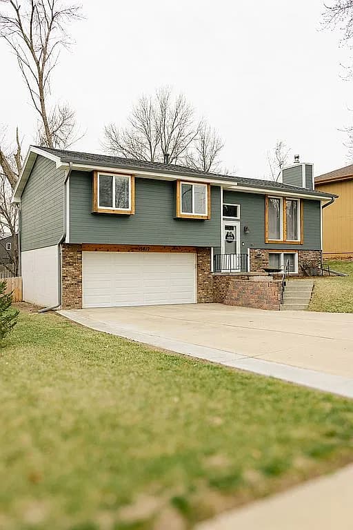 15617 M St — exterior photo