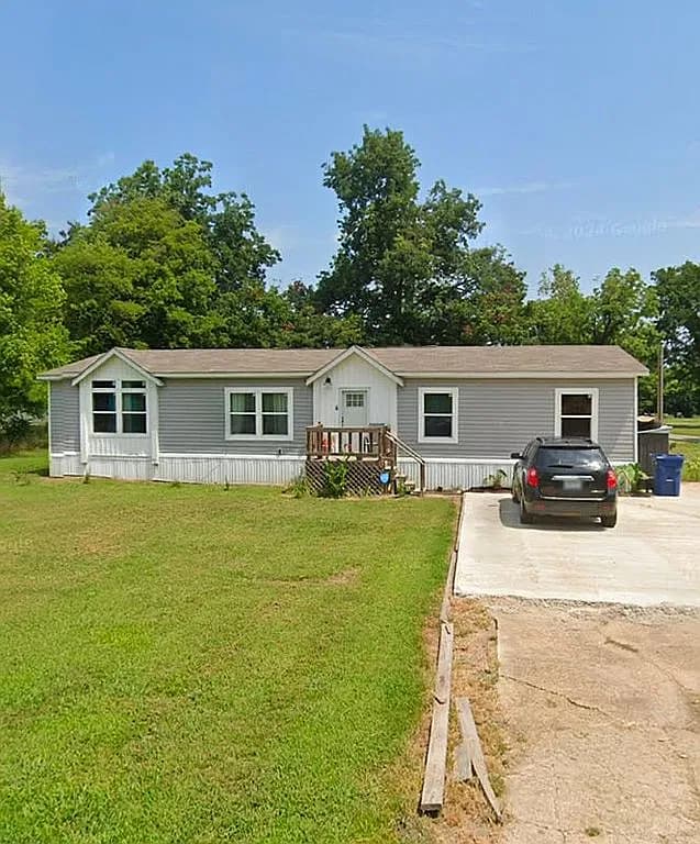 204 Willis Dr — exterior photo