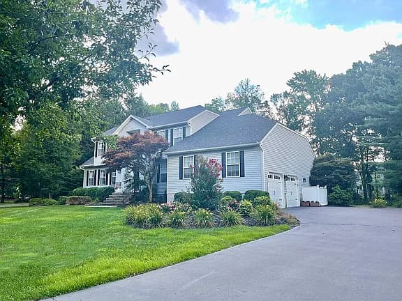 28 Arnold Ln — exterior photo