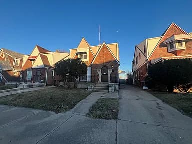 13918 Roselawn St — exterior photo