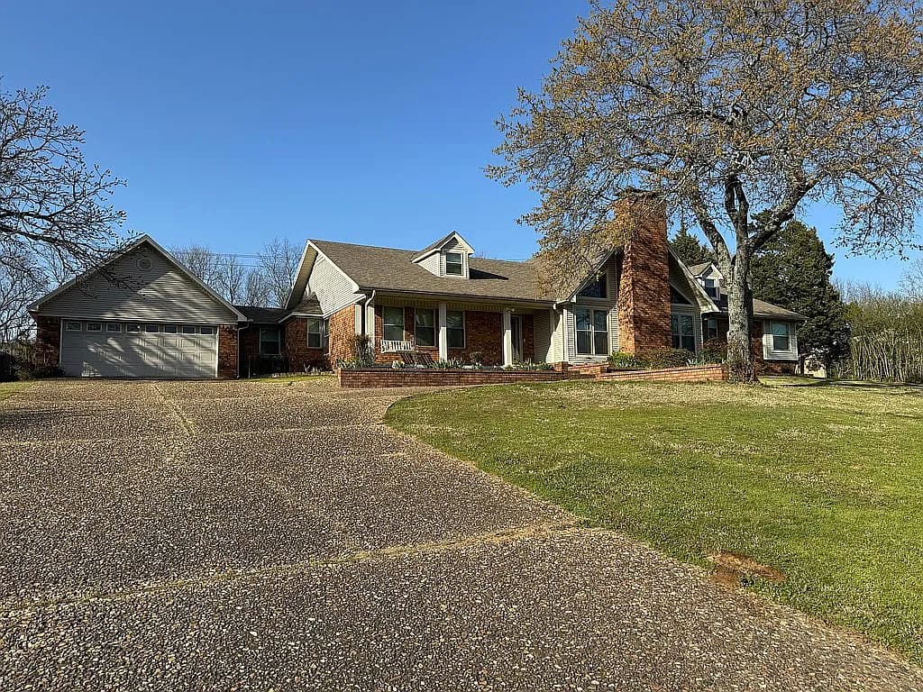 1000 Grandview Hts — exterior photo