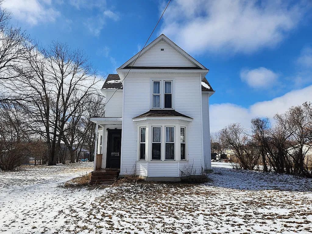 150 Broadway Ave S — exterior photo