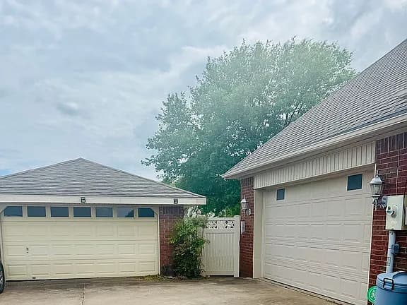 604 Nelson Ln — exterior photo