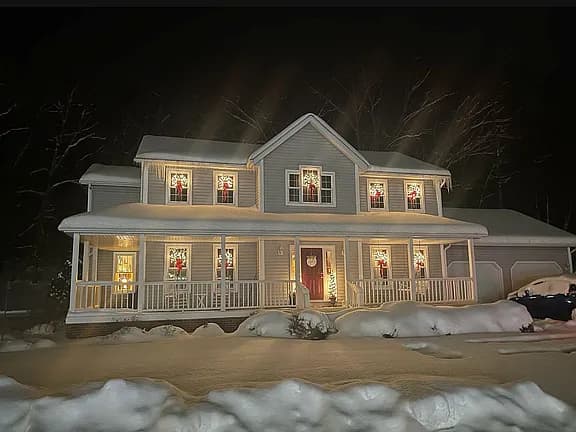21 Pinegrove Blvd — exterior photo