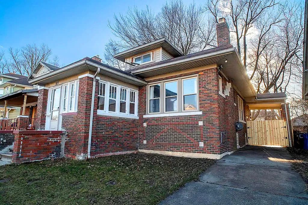 383 Chalmers St — exterior photo