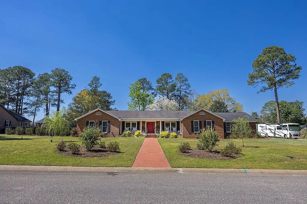 1204 Cambridge Rd — exterior photo
