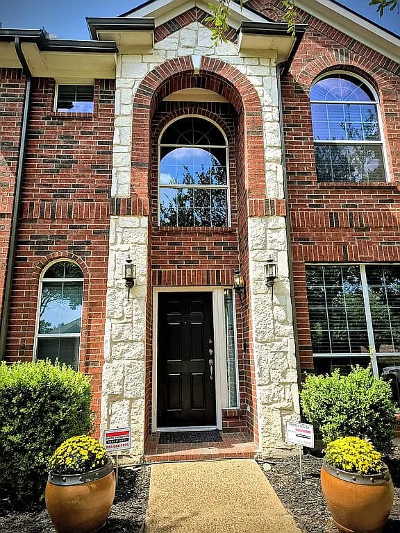 13415 Mannheim Dr — exterior photo