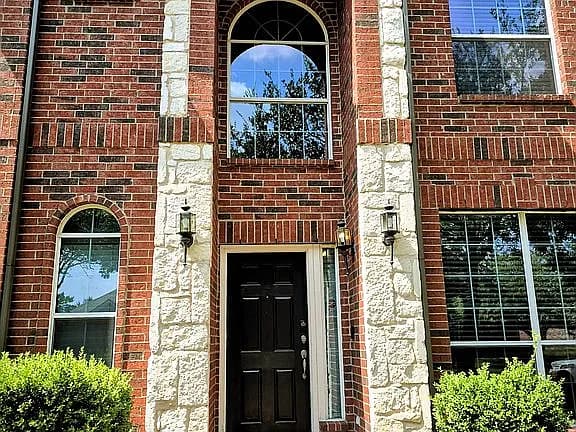 13415 Mannheim Dr — exterior photo