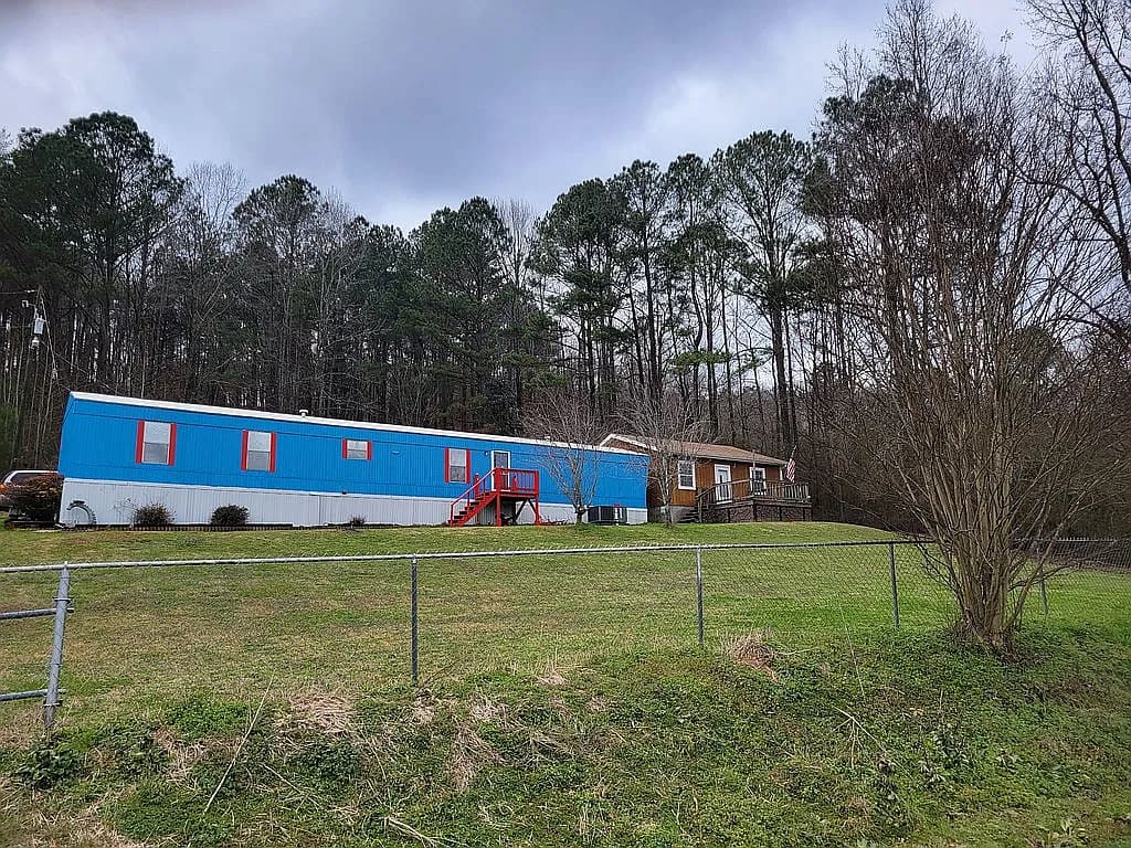 111 Vining Rd — exterior photo
