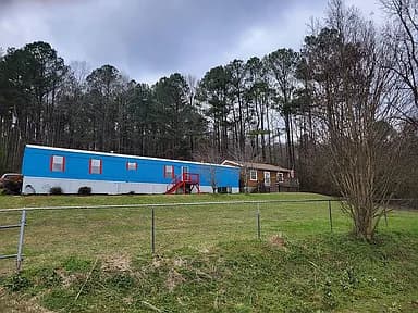 111 Vining Rd — exterior photo