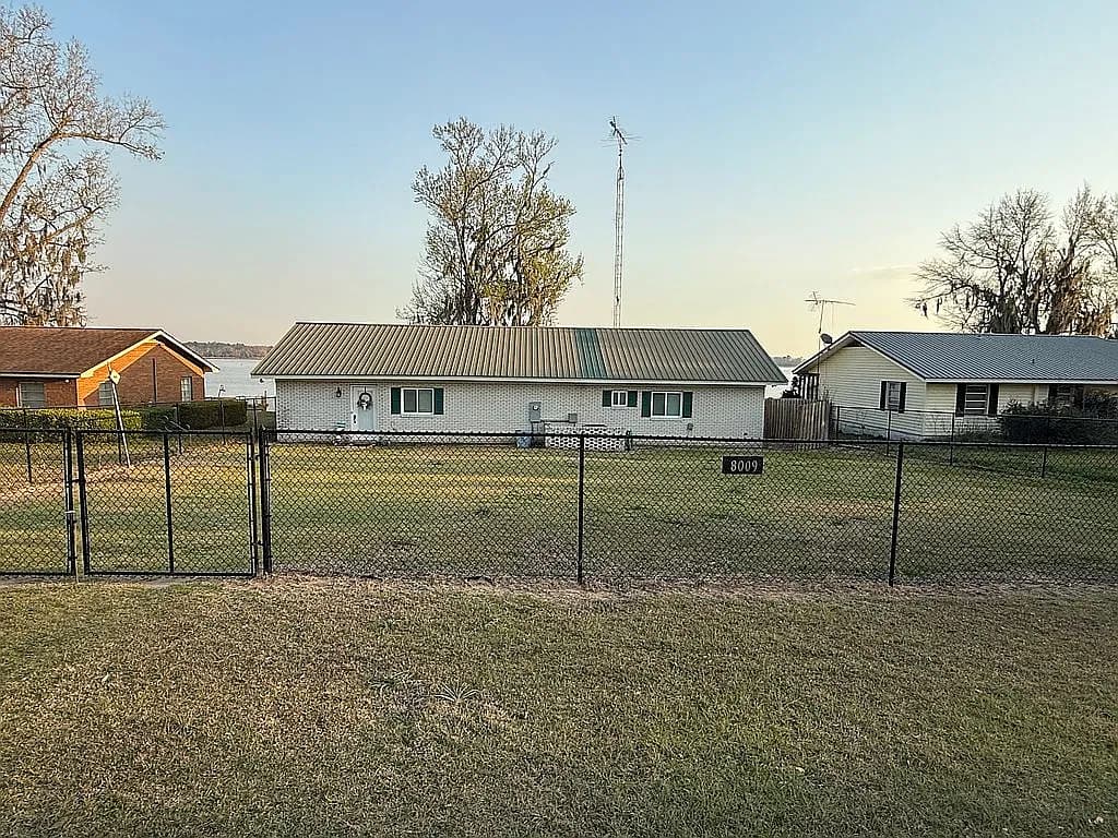 8009 Spring Creek Dr — exterior photo