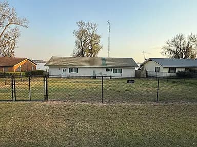 8009 Spring Creek Dr — exterior photo