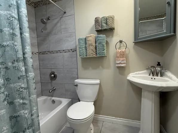 724 Sunrise Dr — exterior photo