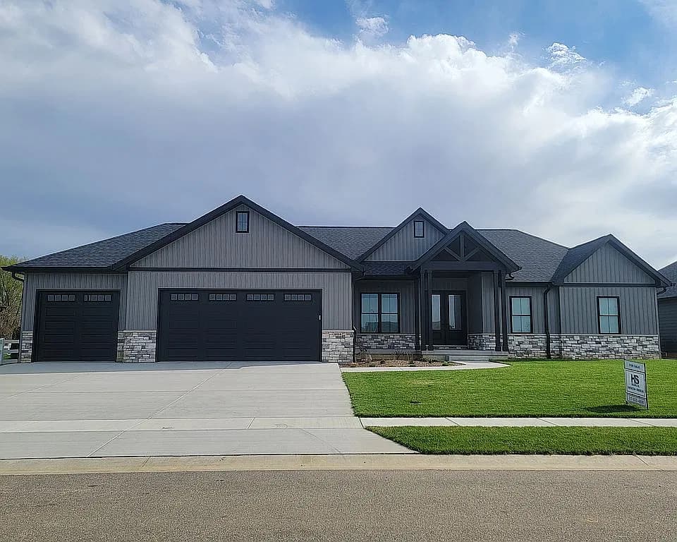 4614 August Ct — exterior photo