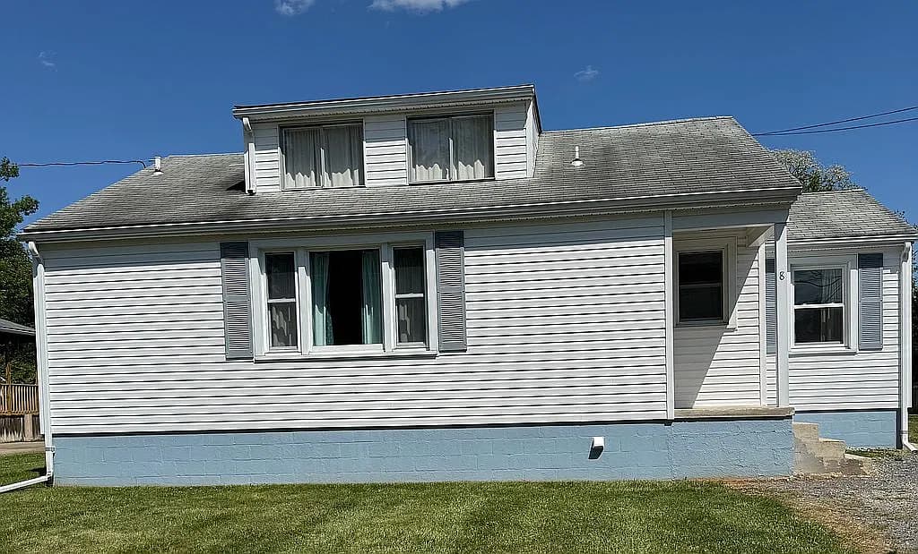 8 Elm St — exterior photo