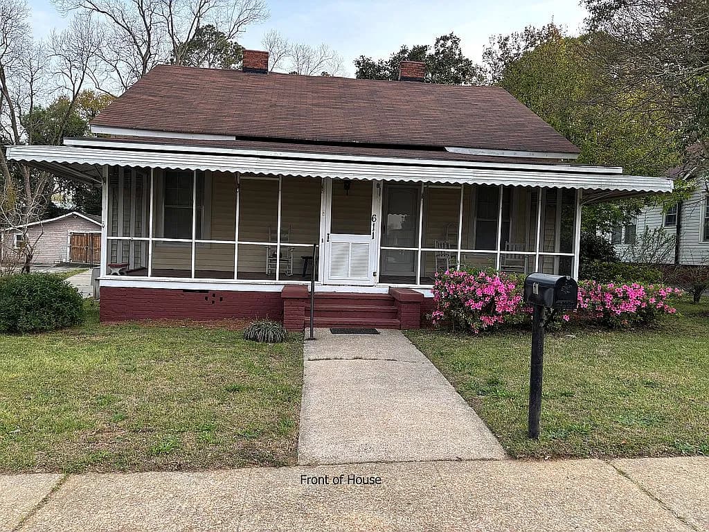 611 S 4th St — exterior photo