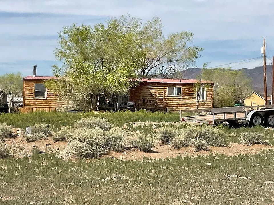 7815 Iroquois Trl — exterior photo