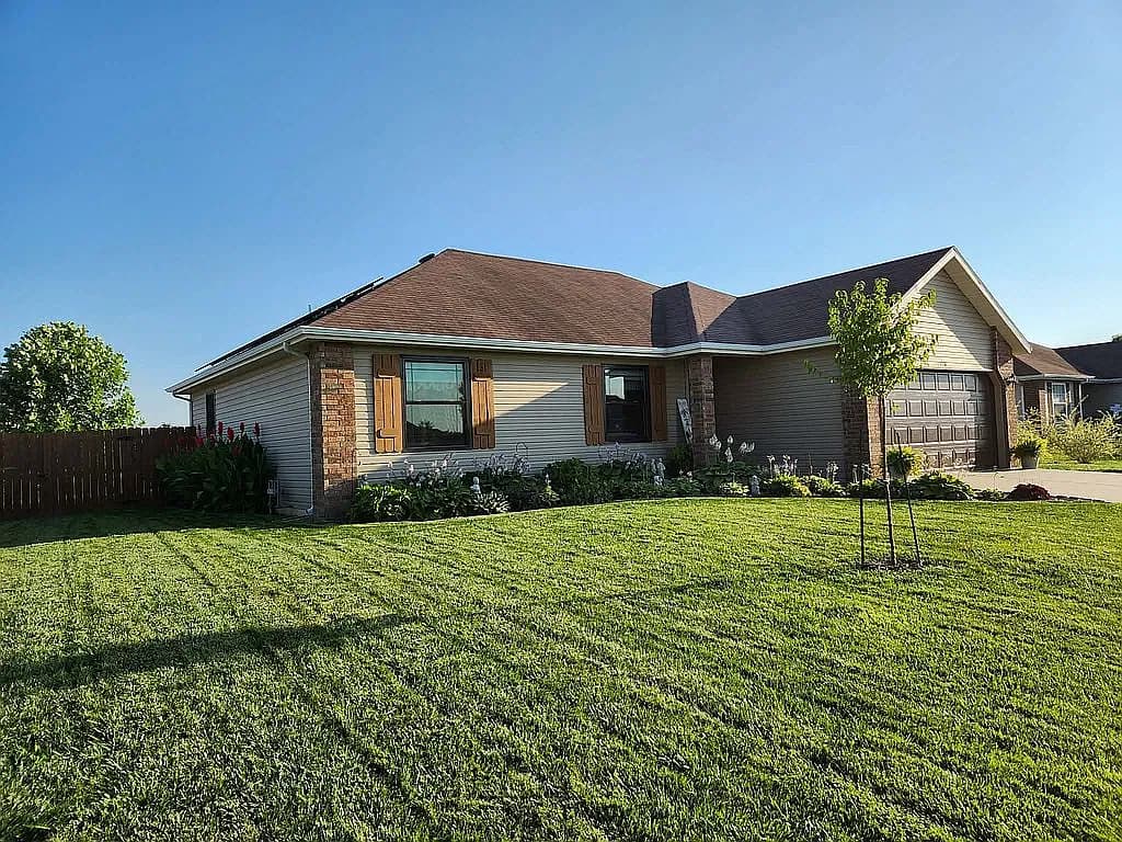 710 W Lexington Cir — exterior photo