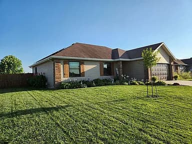 710 W Lexington Cir — exterior photo