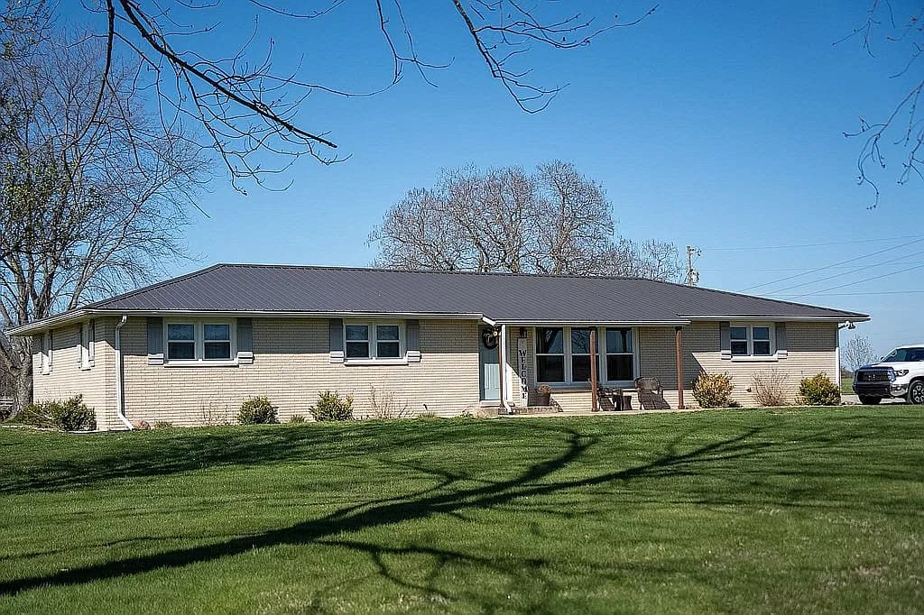 18172 E 200 N — exterior photo