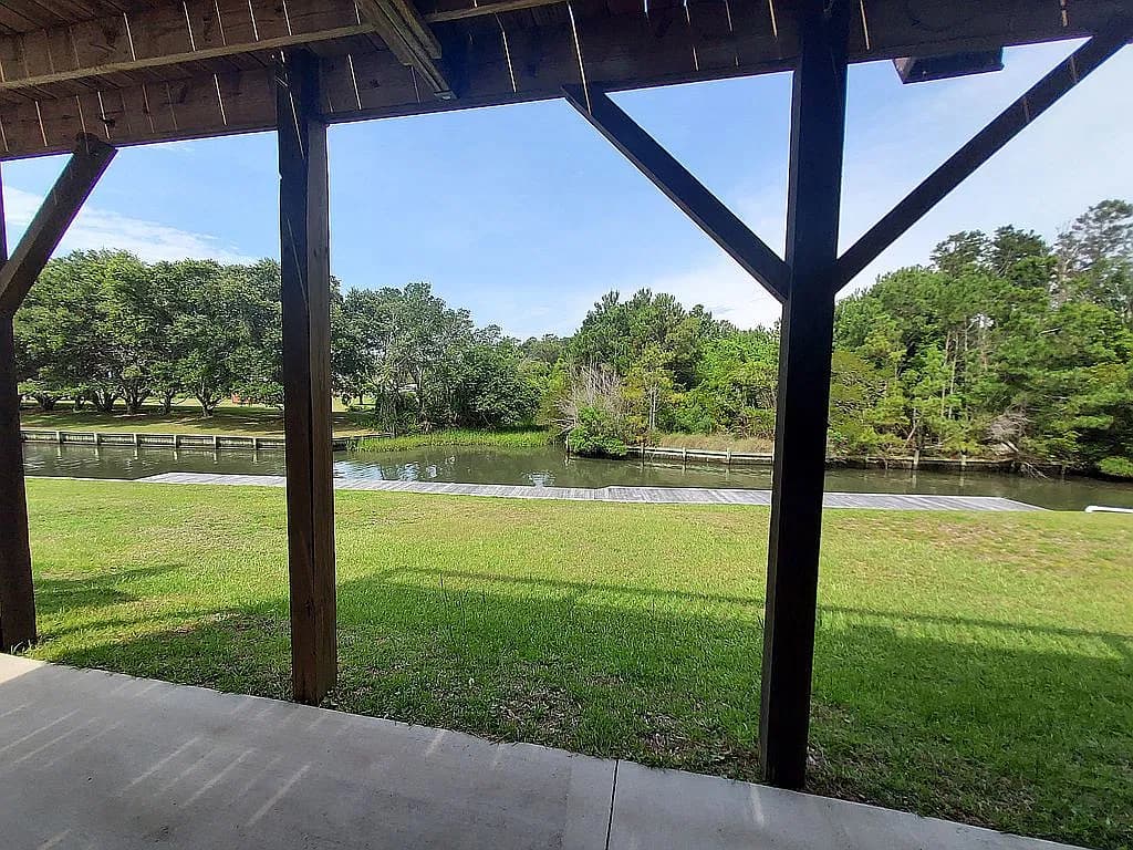 210 Upchurch Dr — exterior photo